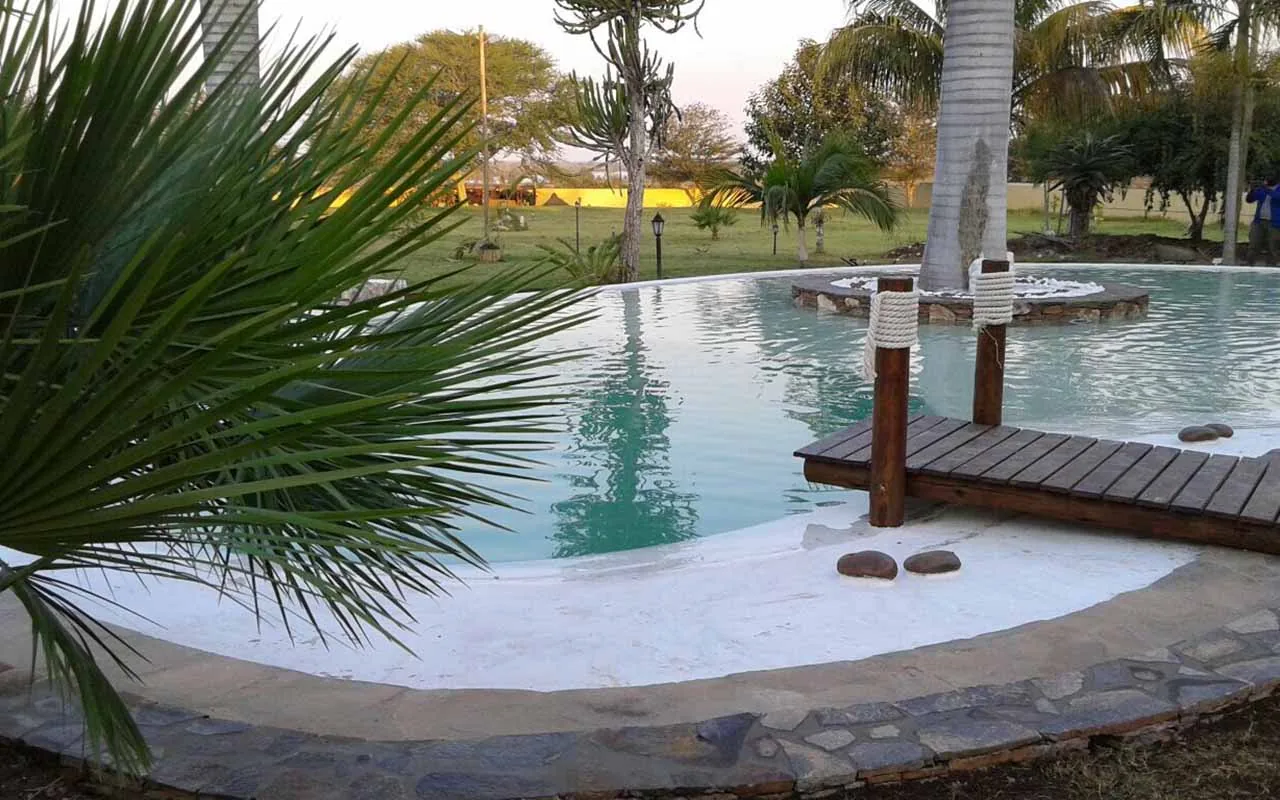 Construcao piscina luxo comporta 11