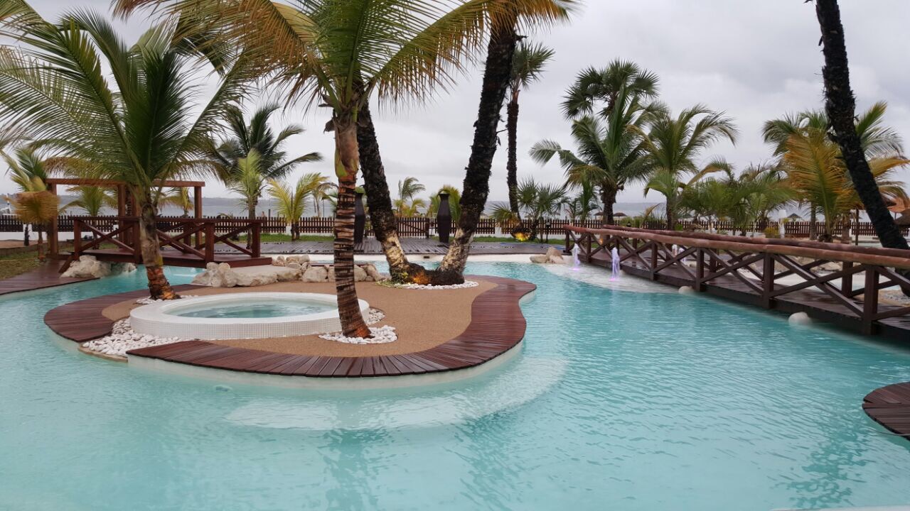 Construcao piscina luxo comporta